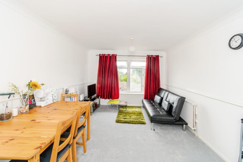 Apartment in Winchester, Hampshire - View 2