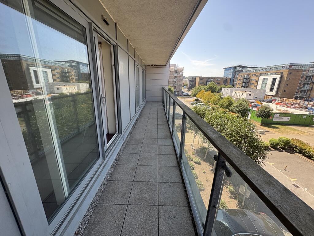 Apartment in Cardiff, Grangetown - View 2