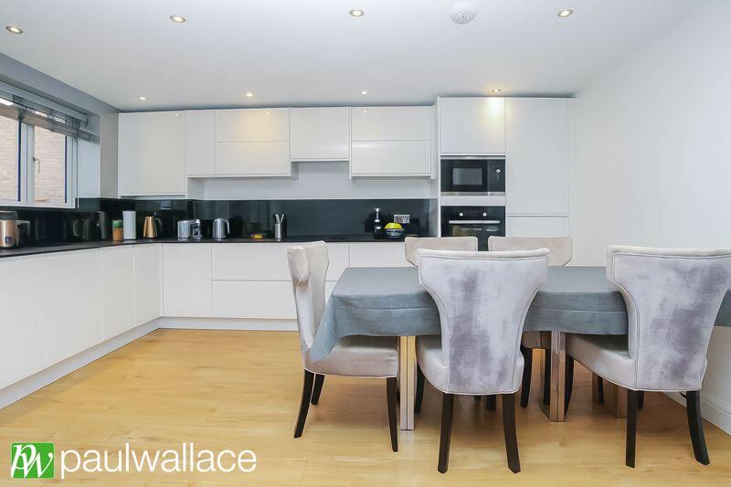 Impressive Freehold Coach House, St. Michaels Road – Garage, Garden & Walk to Station photo 3