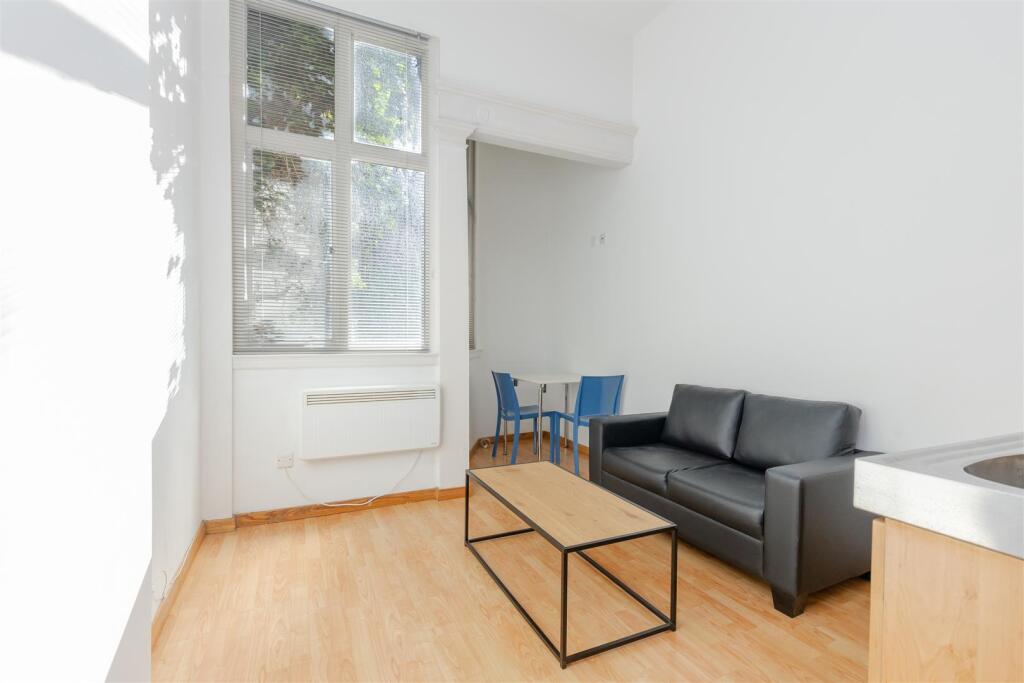 Studio flat for rent