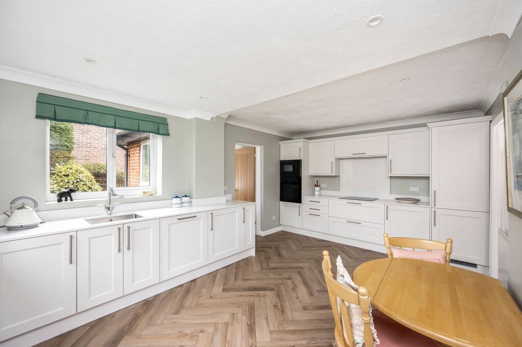 Hatchlands, Cuckfield, RH17 photo 3
