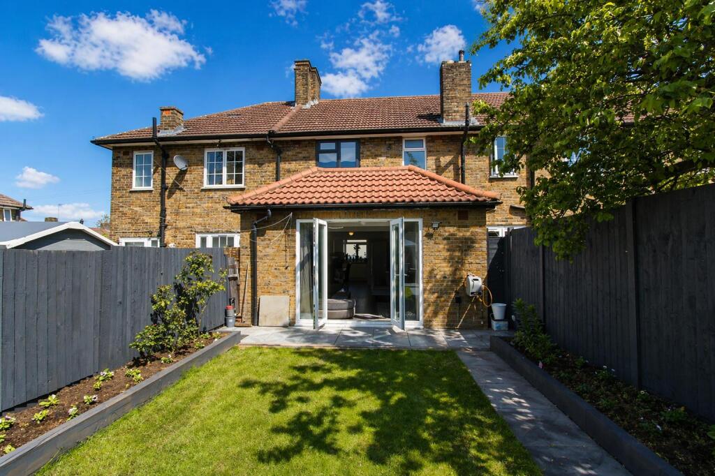 House in London, Morden - View 2