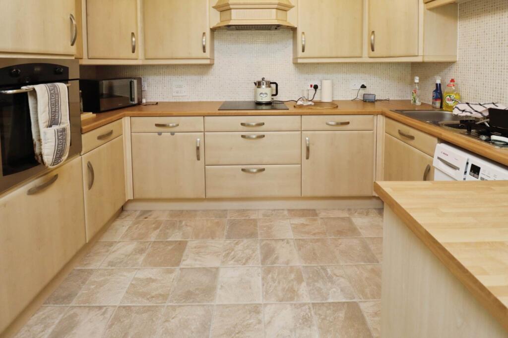 Apartment in Wirral, Liverpool City Region - View 4