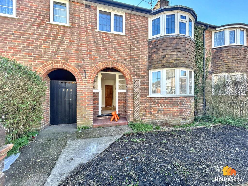 Main image of property: Bellingdon Road, Chesham, HP5