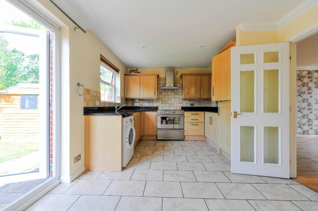 Kestrel Close, Epsom, Surrey, KT19 photo 4