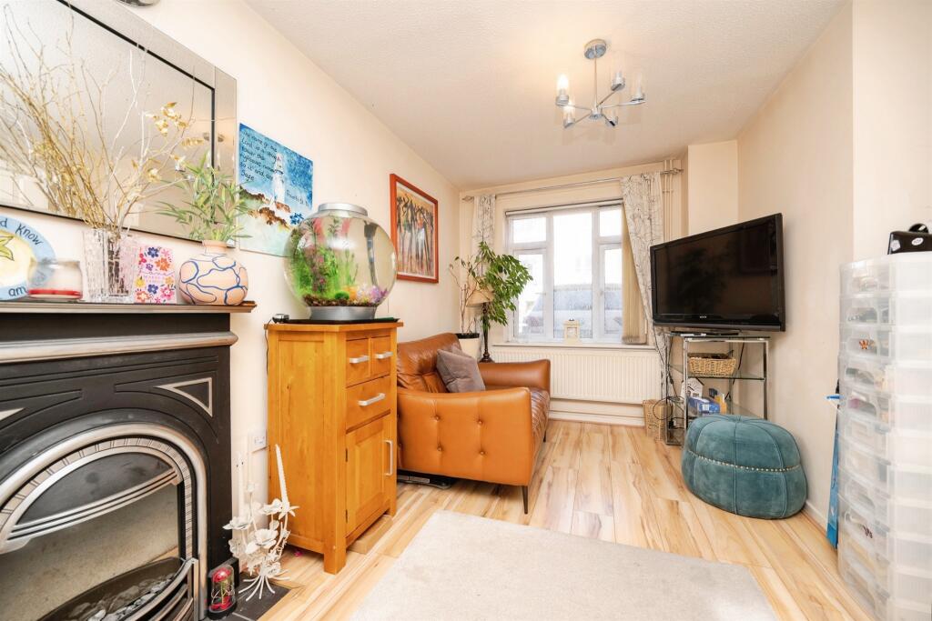 House in Birmingham, West Midlands - More