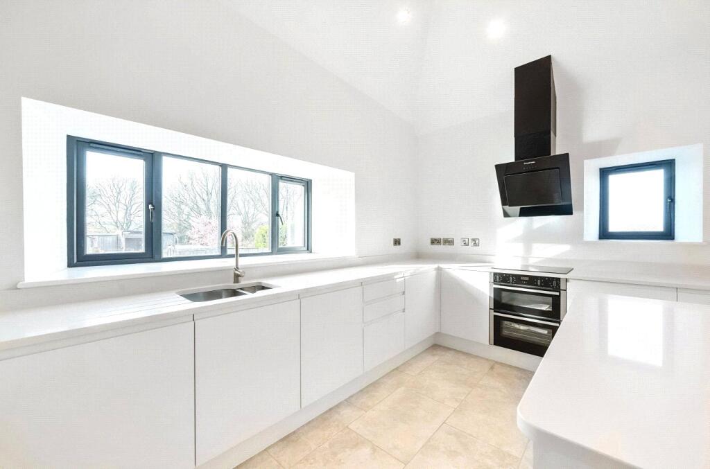 House in Taunton - View 4