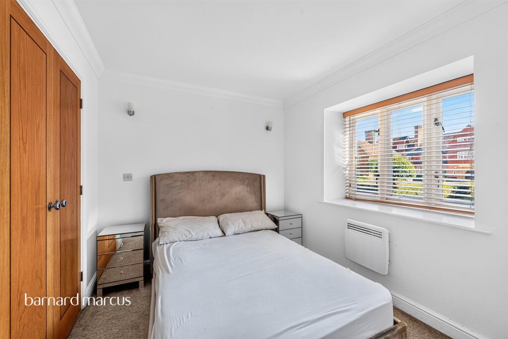 Apartment in Sutton - More