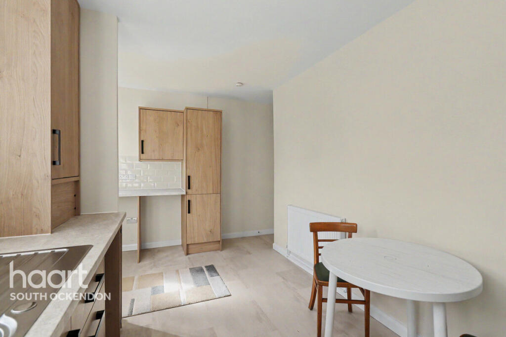 House in Romford - More
