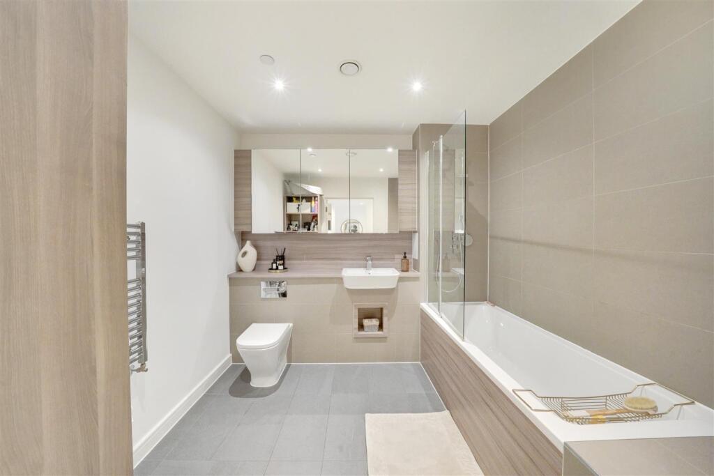 Apartment in London - View 3