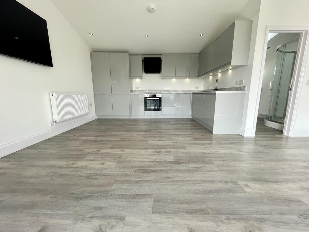 House in Newport - View 3