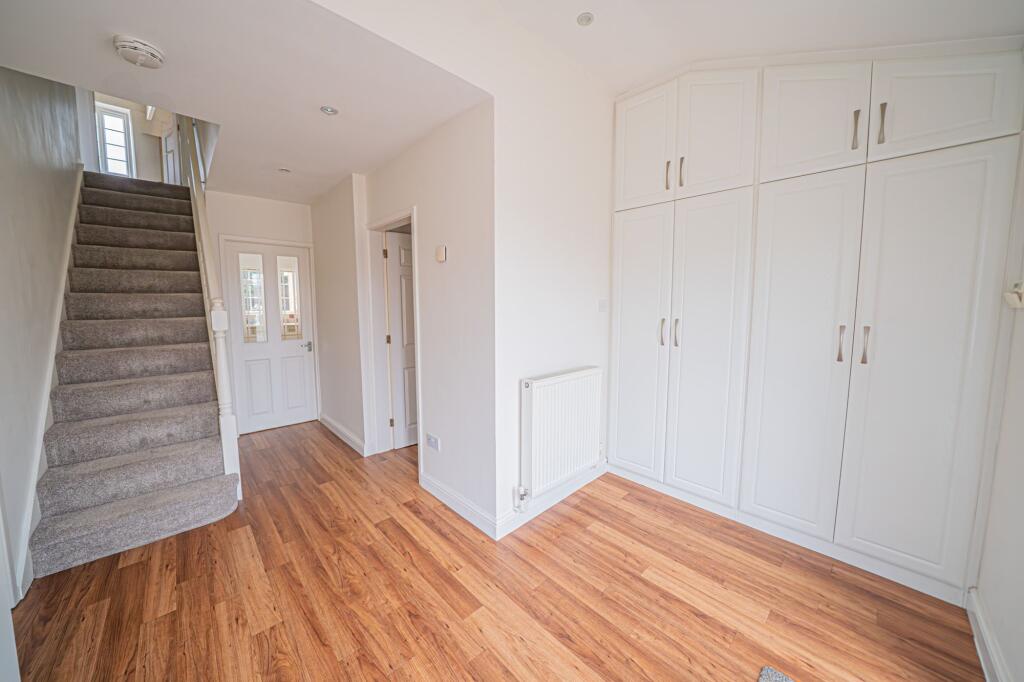 Stoney Close, Solihull, B92 photo 5