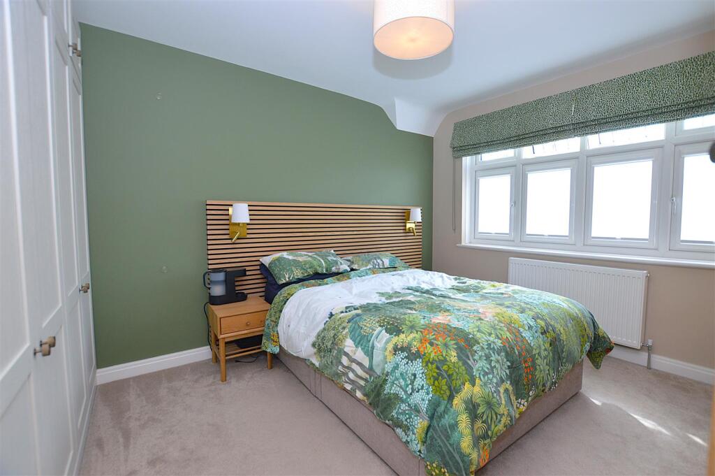 House in London, Whitton - More