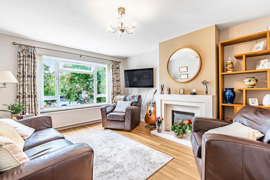 House in Cardiff, Llantwit Fardre - More