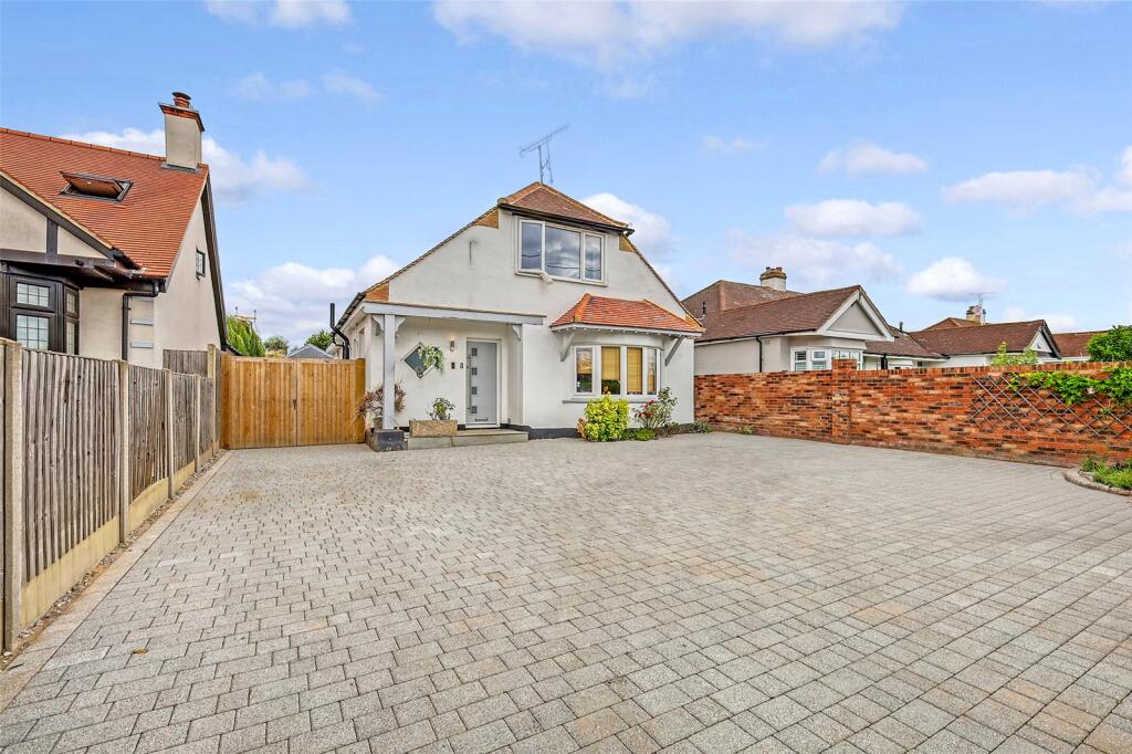 3-bed detached on Southend Road, Rochford, Essex, SS4, £450,000