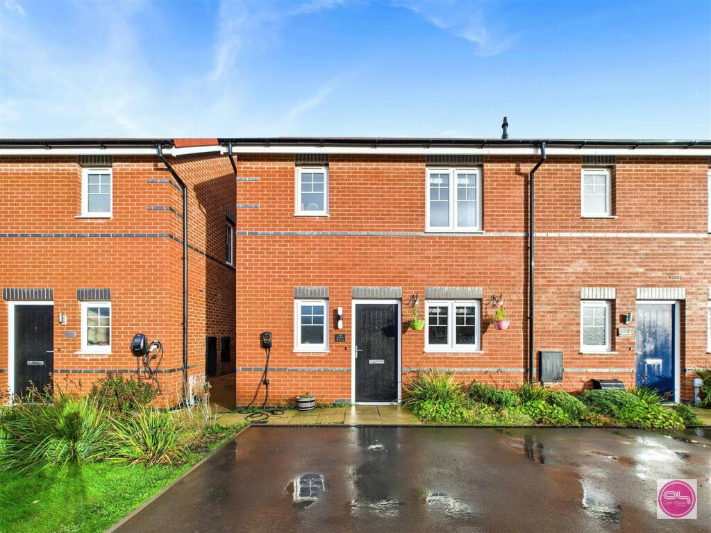 3-bed terraced on Marble Drive, Newhall, Swadlincote, £220,000