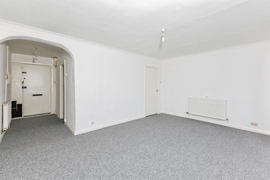 Apartment in Reading, Earley - View 6