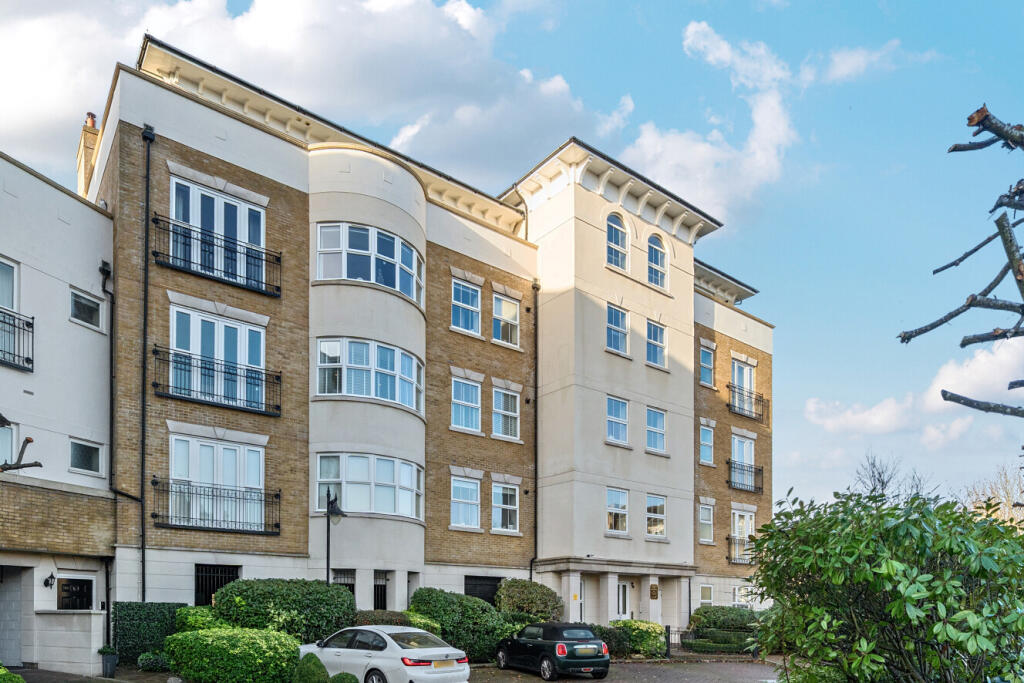 3-bed flat on Brockwell Avenue, Beckenham, BR3, £1,100,000