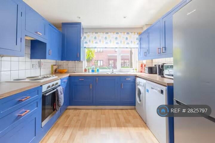 3 bedroom end of terrace house for rent