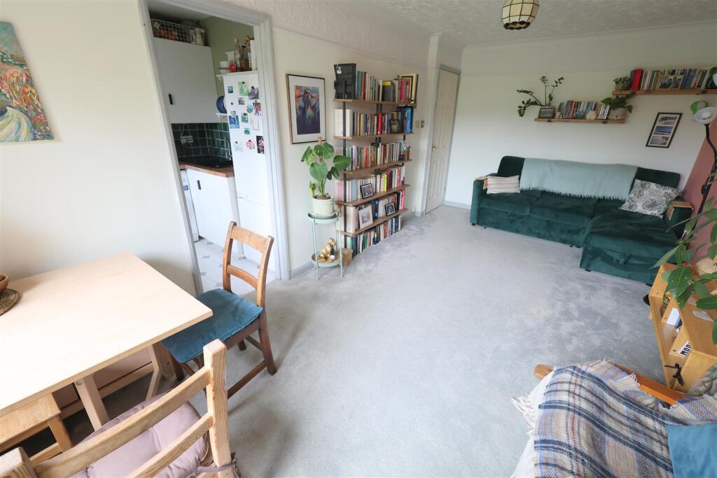 Apartment in Bristol, St George - More