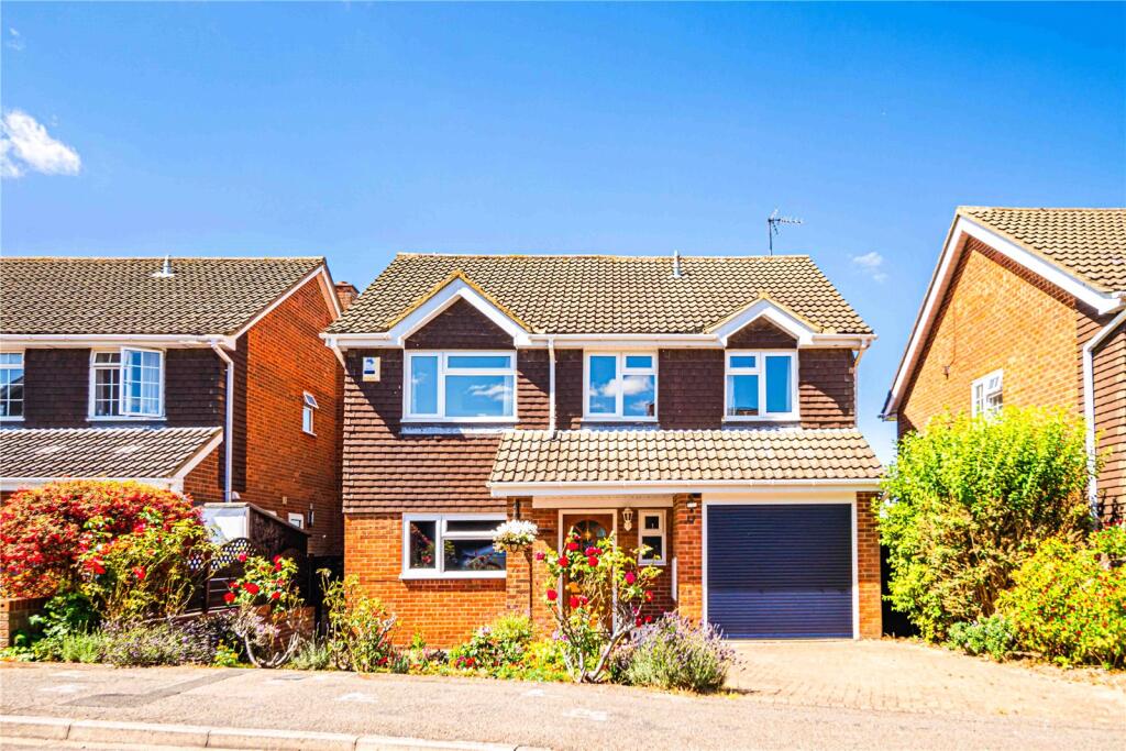 Main image of property: Furzen Close, Dunstable, Central Bedfordshire, LU6
