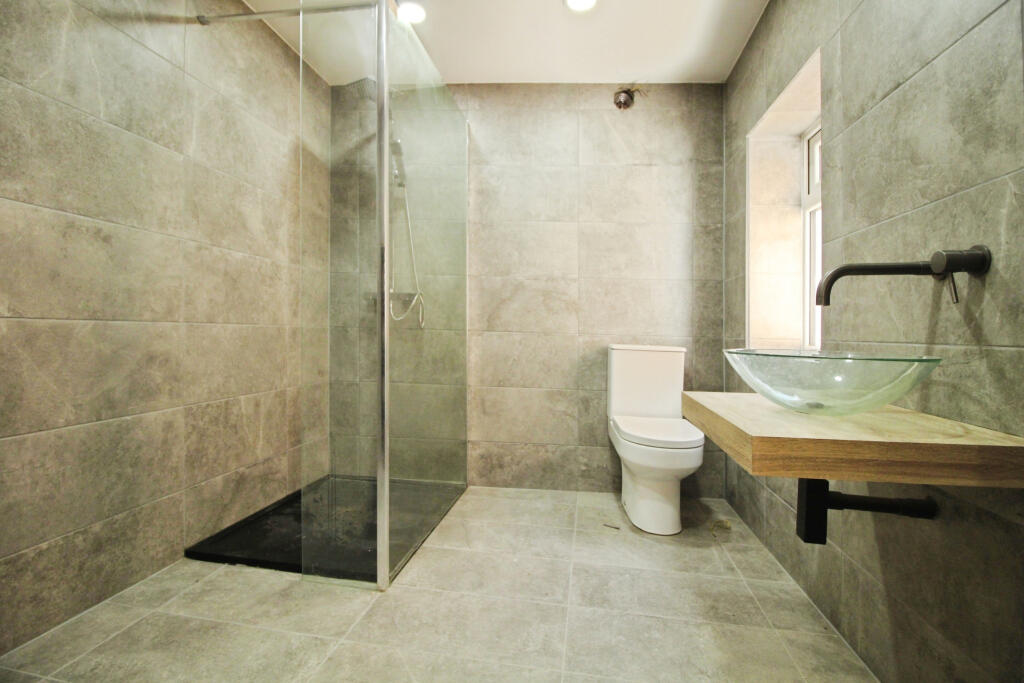 2 bedroom end of terrace house for rent