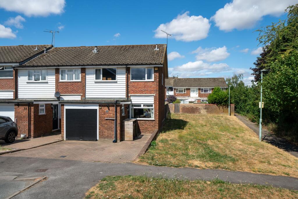Main image of property: The Cleave, Harpenden, AL5