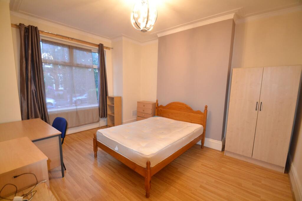 2 bedroom house share for rent