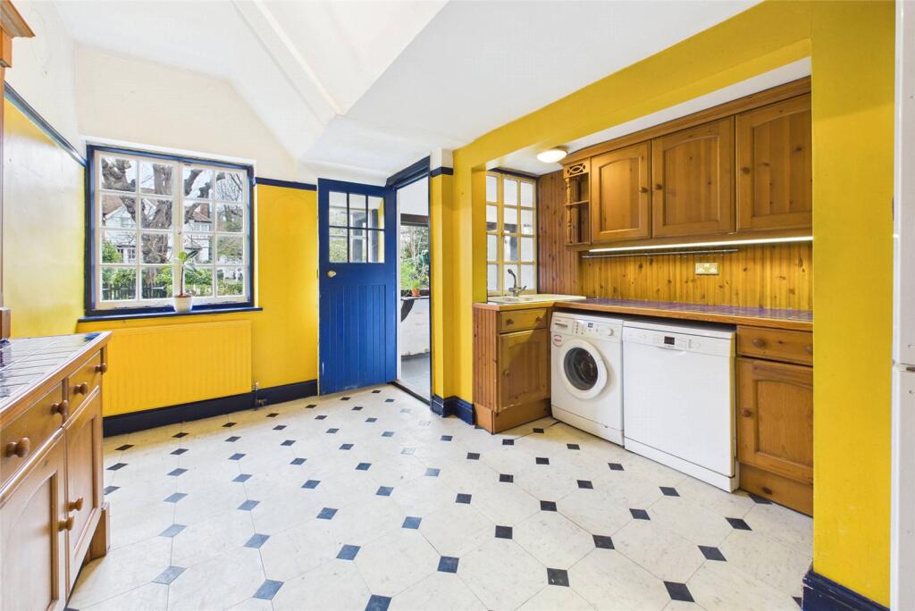 Main image of property: Rookfield Close, London, N10