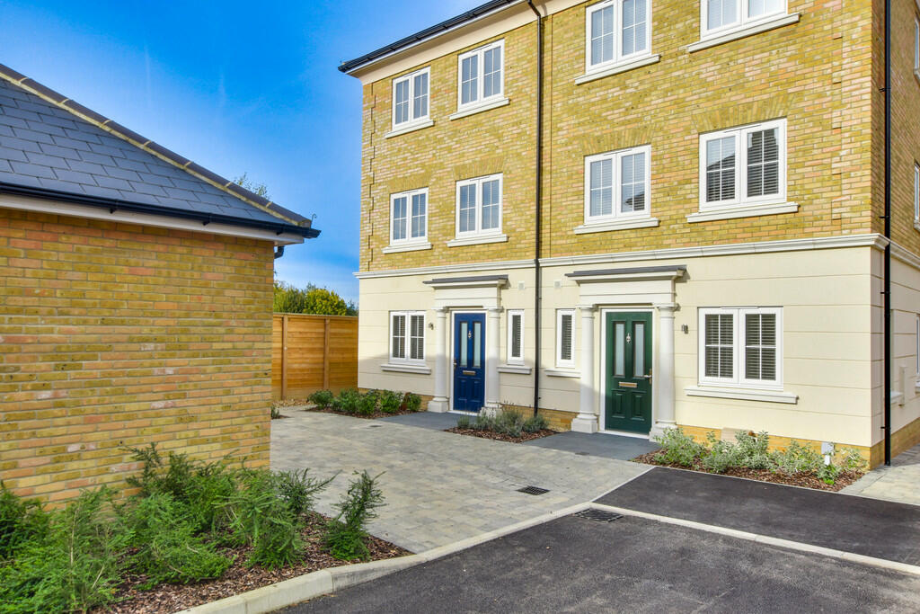 3-bed semi-detached on Woodlands Park, New Homes, £520,000