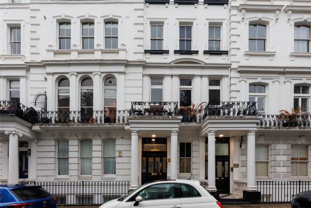 2-bed flat on Westbourne Gardens, London, W2, £650,000