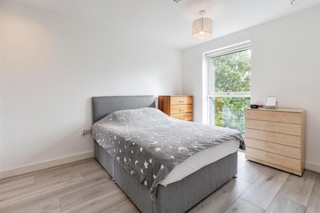 Apartment in London, Winchmore Hill, Edmonton - View 5