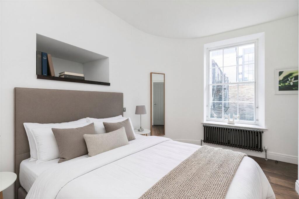 Apartment in Edinburgh - More