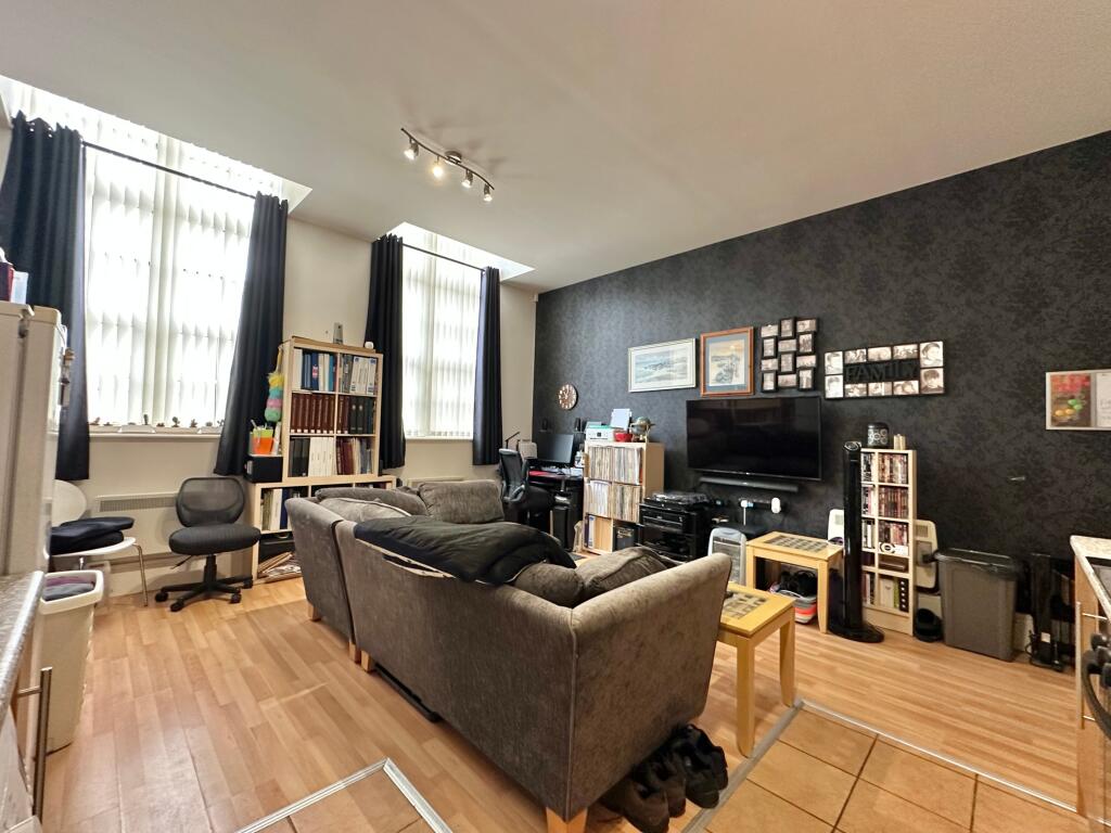 Apartment in Lancaster - More
