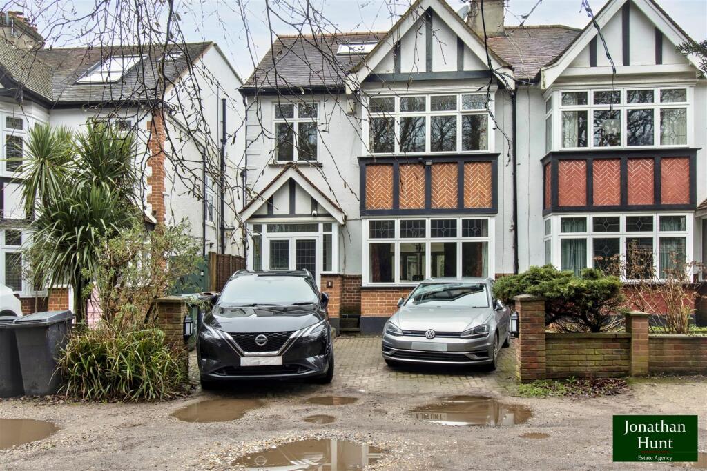 Main image of property: Forest Glade, London