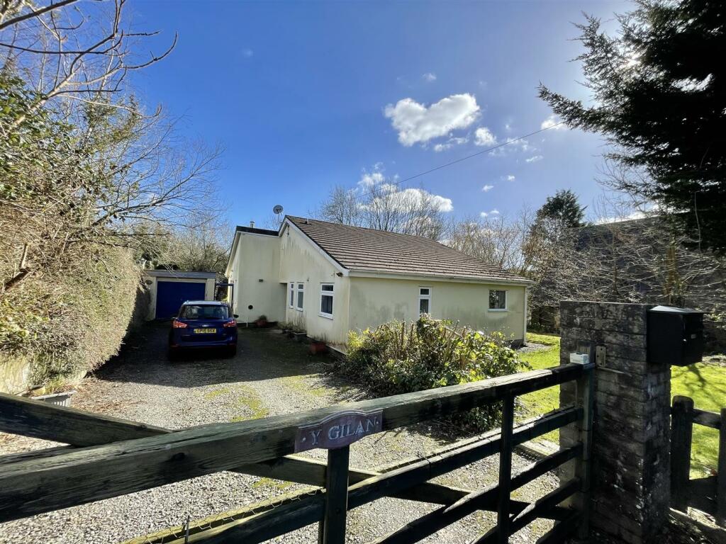 3-bed bungalow on Dol-Y-Bont, Borth, Aberystwyth, £305,000