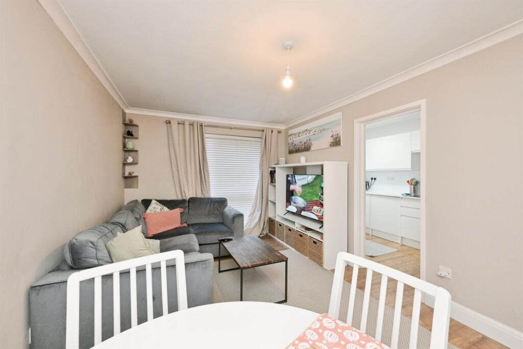 Buryholme, Broxbourne photo 5