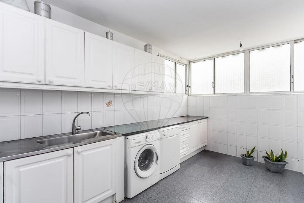 Main image of property: Setúbal, Barreiro