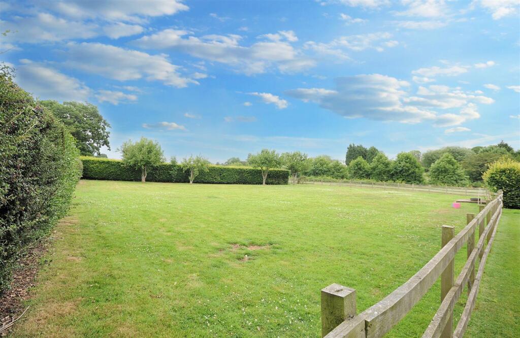 House in Stoke-on-Trent - More