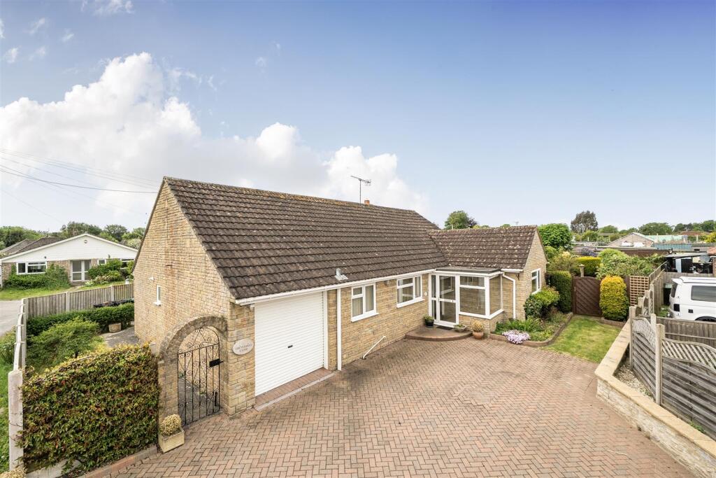 3-bed detached on Greystones Close, Crossways, Dorchester, £480,000