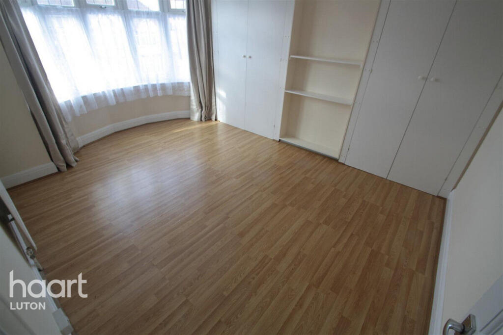 House in Luton - View 2