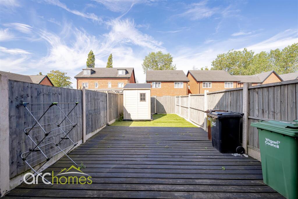 House in Wigan, Westleigh - More