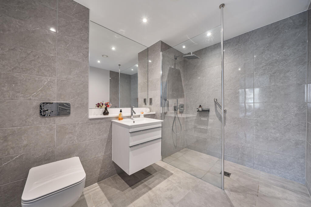 Apartment in Southampton - View 5