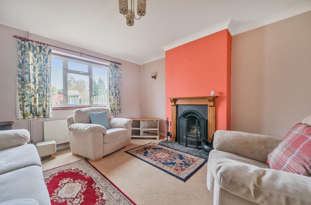 The Oval, Godalming, Surrey, GU7 photo 2
