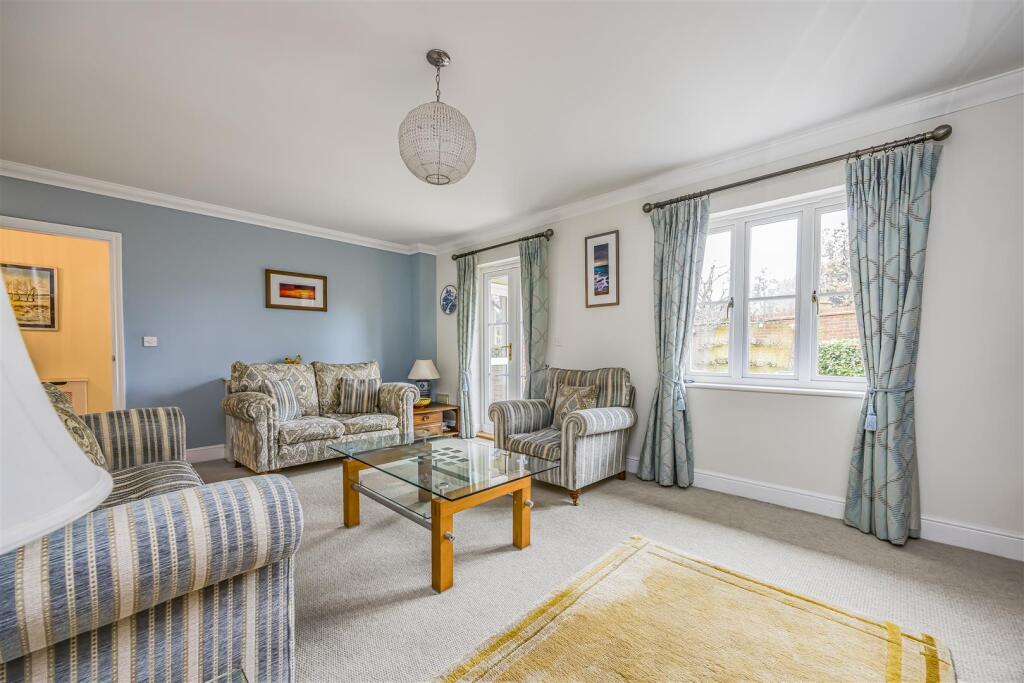 Clarendon Close, Denmead photo 4