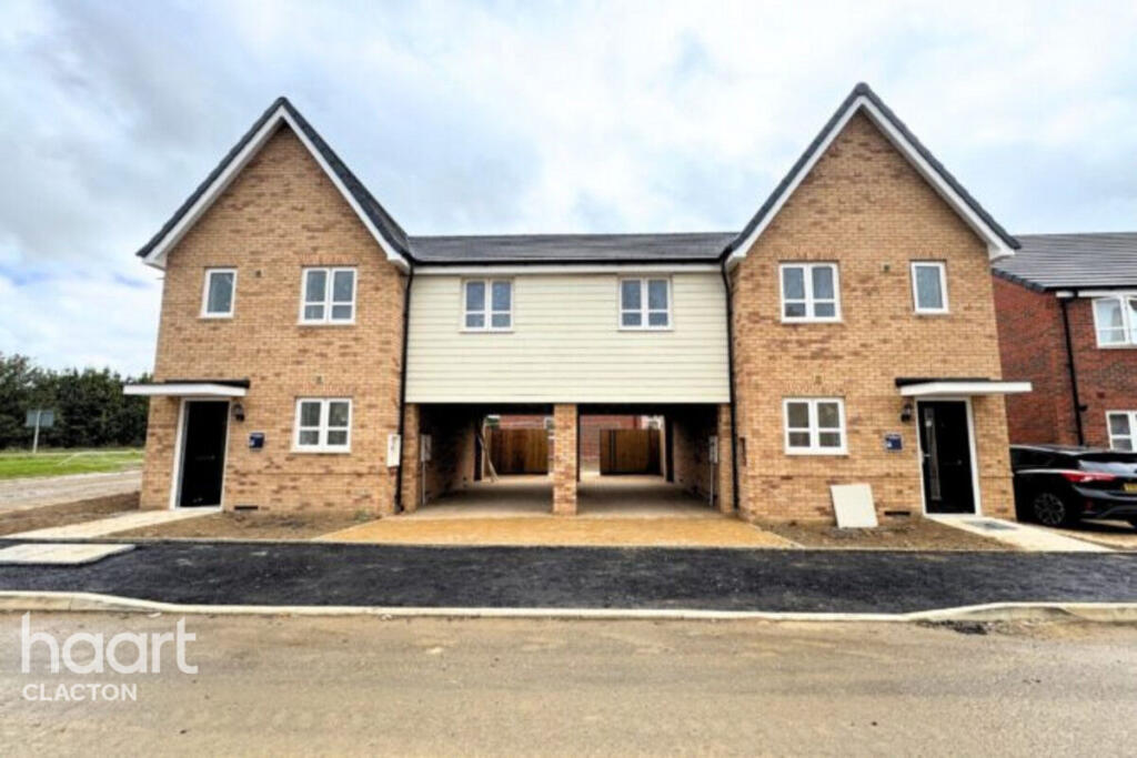 3-bed semi-detached on Martingale Drive, Clacton-on-Sea, £118,000