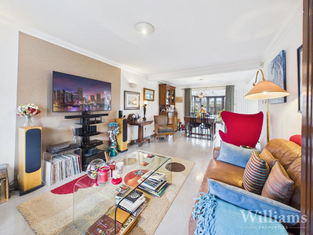 House in Aylesbury, Watermead - View 6
