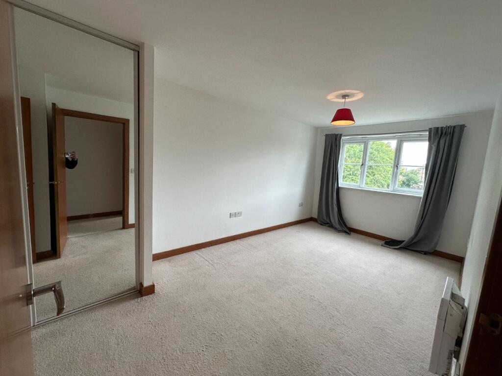 Apartment in Thurrock, Essex - View 4