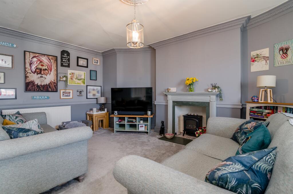 Apartment in Newport - View 3