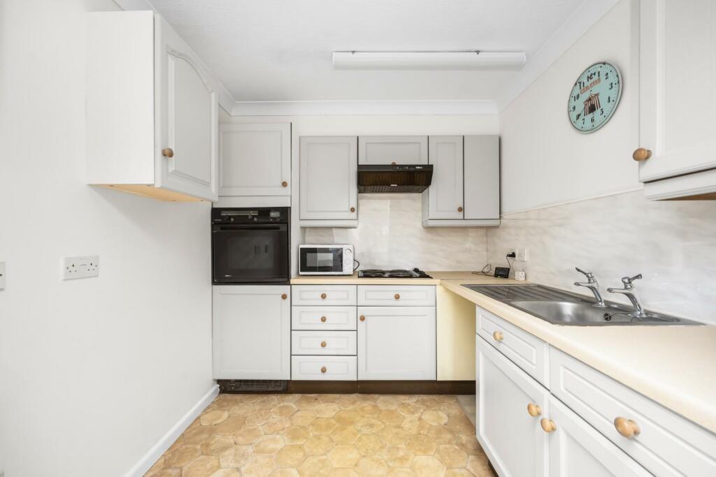 Apartment in Adur, Lancing - View 2